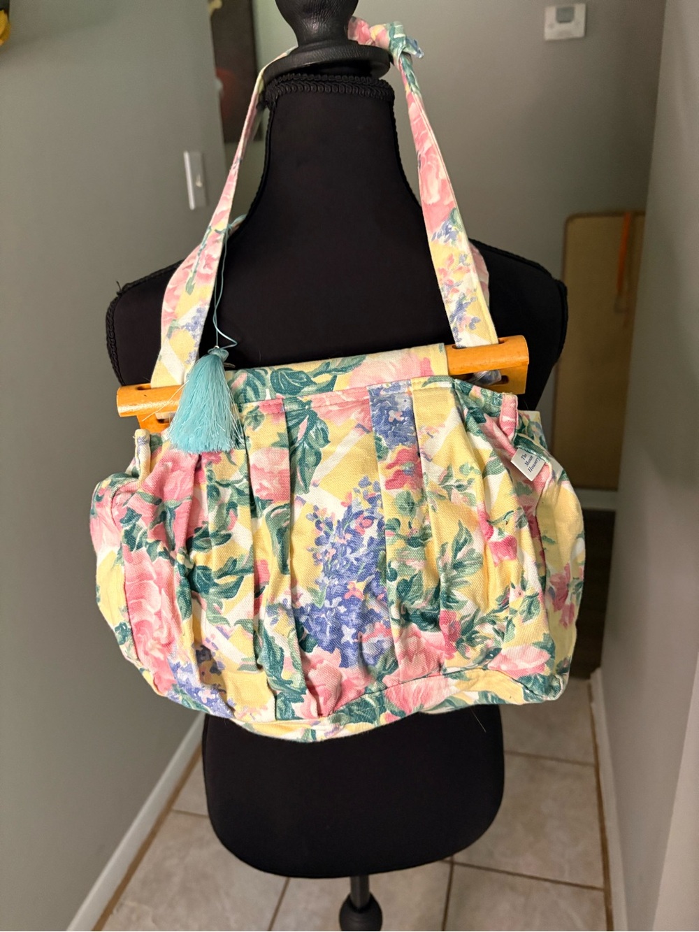 Pastel Floral Pleated Shoulder Bag with Tassel Accent